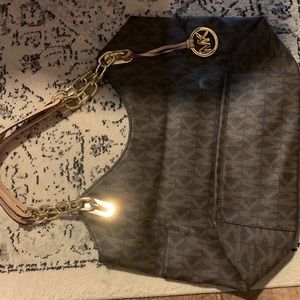 MK VINYL signature shoulder bag